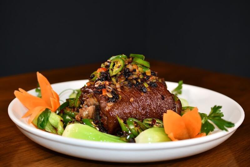 Three Peppers Braised Pork Elbow (spicy)/Codillo de cerdo