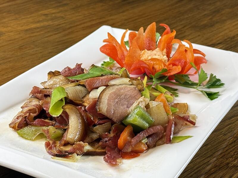 Smoked Pork with Garlic Sprouts (spicy)/Tocino con brotes de ajo