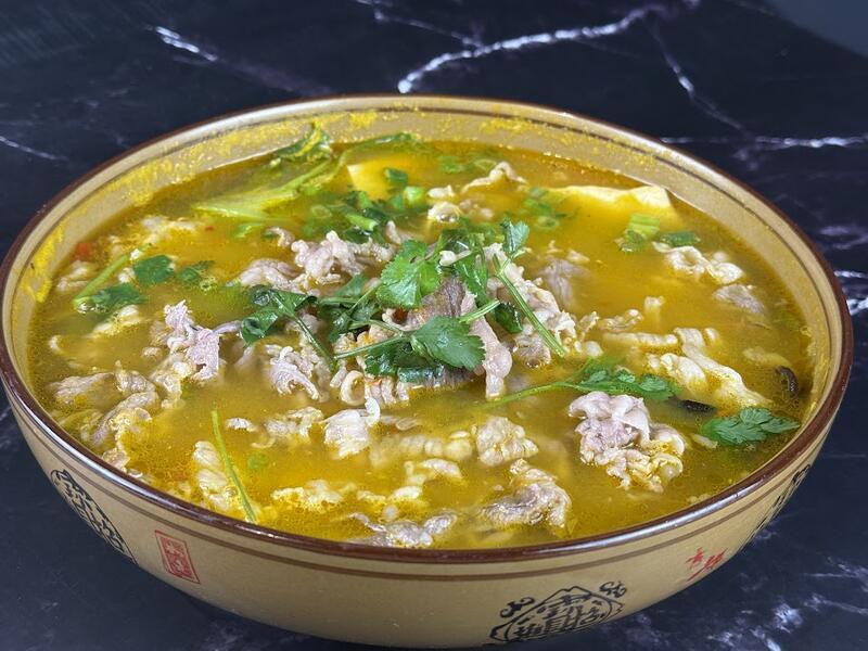 Beef in Golden Broth (spicy)/Res en caldo dorado