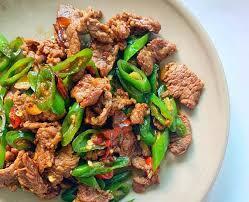 Three Peppers Lamb (spicy)/Cordero con chile