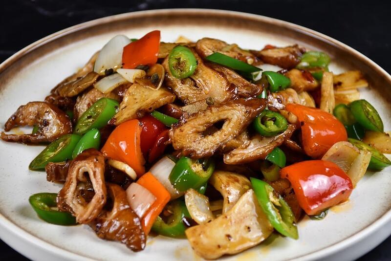 Three Peppers Pork Intestines (spicy)/Intestinos con chile