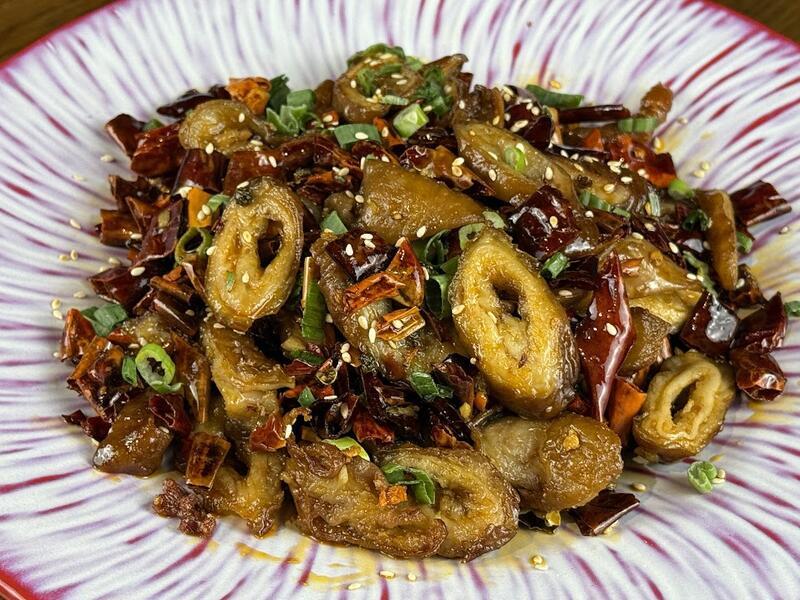 Spicy Deep-Fried Pork Intestines (spicy)/Intestinos con chile se