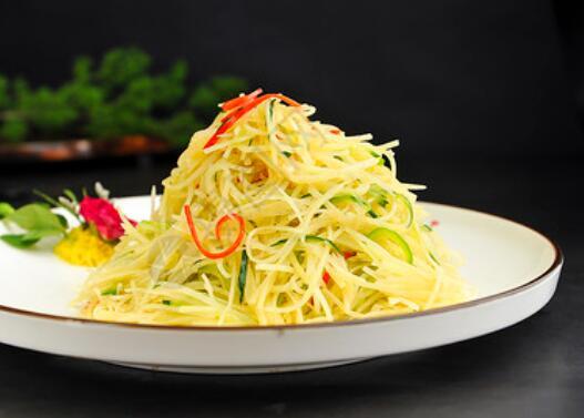 Stir-Fried Shredded Potatoes/Papas en tiras